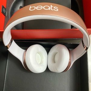 Beats Solo3 Wireless in almost new condition.